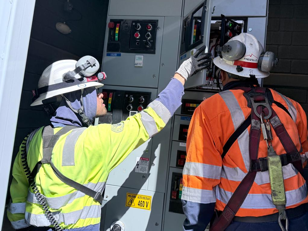 Infratek Energy en Fresnillo Zacatecas, México, Instalación de líneas de media tensión (MT) y alta tensión (AT) (postes, torres), Montaje de subestaciones eléctricas y centros de transformación, Instalación de pararrayos, cortacircuitos y herrajes galvanizados, Tendido de cables, empalmes y terminaciones en MT